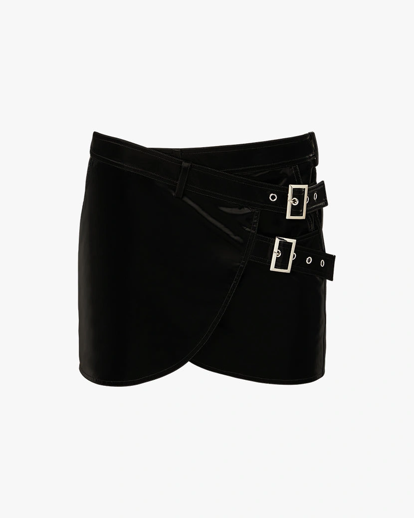 Falda cruzada: ¡el secreto de un look chic y veraniego! Revela tu estilo con esta pieza imprescindible y versátil, perfecta para cualquier ocasión.